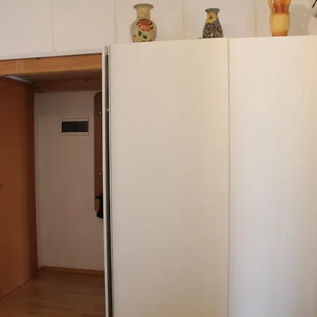 아파트 Studio Vrcevan 메덜린